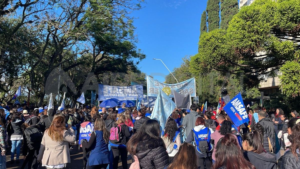 La movilización por el paro docente en Santa Fe. La movilización por el paro docente en Santa Fe.