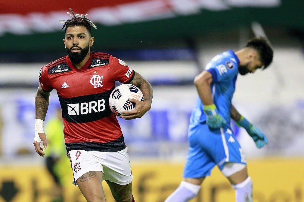 Flamengo supo sostenerse en el resultado y logró dar vuelta un partido complicado frente a Vélez.
