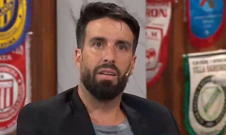 El periodista lanzó comentarios fuera de lugar y a modo de burla mientras hablaba del ataque que sufrió un local inclusivo. El periodista lanzó comentarios fuera de lugar y a modo de burla mientras hablaba del ataque que sufrió un local inclusivo.