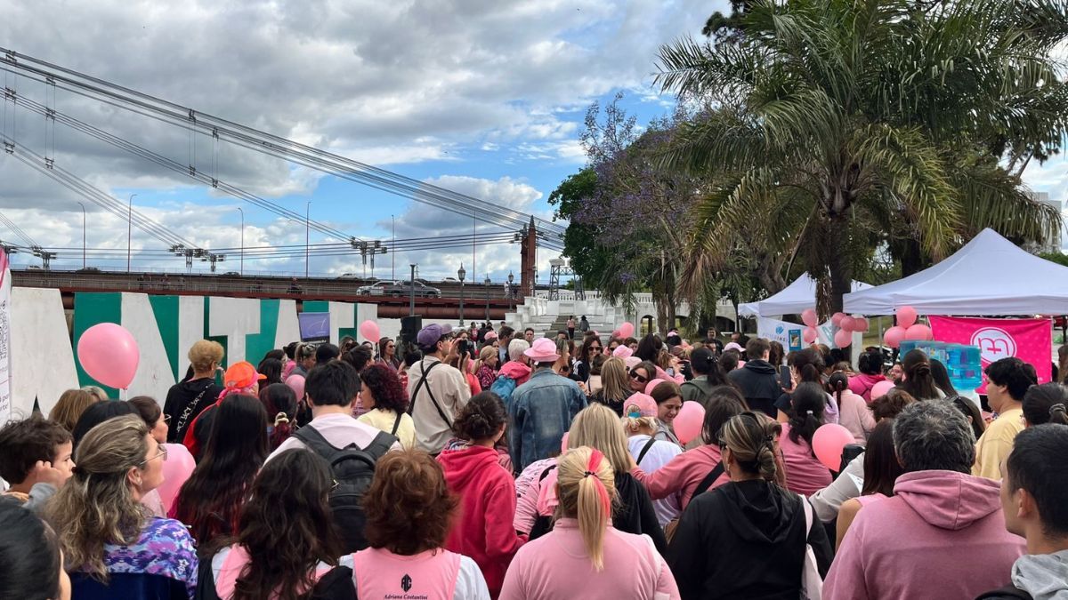 La caminata comenzó a las 17:00 desde el Faro, y recorrió 1.2 kilómetros hasta llegar a las letras corpóreas ubicadas en la costanera. La caminata comenzó a las 17:00 desde el Faro, y recorrió 1.2 kilómetros hasta llegar a las letras corpóreas ubicadas en la costanera.