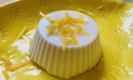 Panna cotta de limón: la receta fácil y económica para preparar un postre delicioso en casa Panna cotta de limón: la receta fácil y económica para preparar un postre delicioso en casa