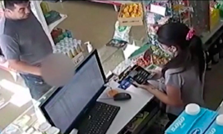 Un hombre se desnudó y se masturbó frente a la empleada de un kiosco: Traté de no entrar en shock
