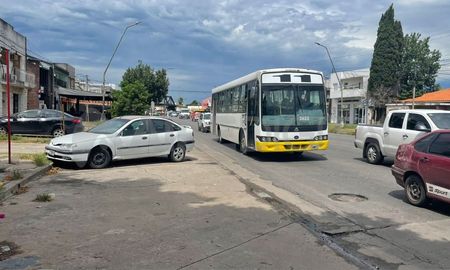 Un hombre fuera de control amenazó de muerte a pasajeros de la Línea 11 Un hombre fuera de control amenazó de muerte a pasajeros de la Línea 11
