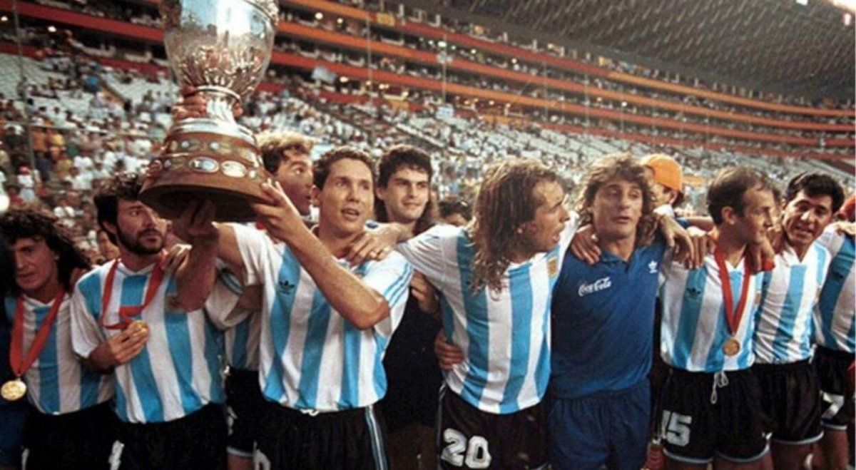 Diego Simeone levanta la Copa América