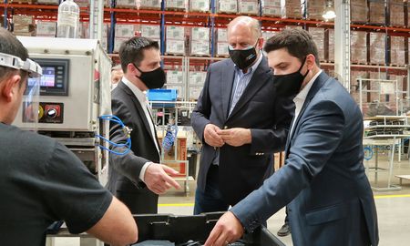el gobernador Omar Perotti recorrió las instalaciones de la empresa fabricante de electrodomésticos Liliana, radicada en la ciudad de Granadero Baigorria. La actividad se realizó en el marco de un anuncio de inversión por parte de la firma de 300 millones de pesos el gobernador Omar Perotti recorrió las instalaciones de la empresa fabricante de electrodomésticos Liliana, radicada en la ciudad de Granadero Baigorria. La actividad se realizó en el marco de un anuncio de inversión por parte de la firma de 300 millones de pesos