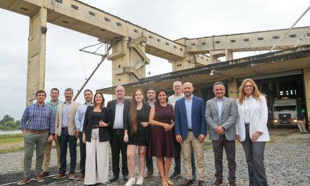 Una delegación de Tucumán recorre los puertos de la provincia de Santa Fe para conocer sus beneficios y ventajas comparativas. Una delegación de Tucumán recorre los puertos de la provincia de Santa Fe para conocer sus beneficios y ventajas comparativas.