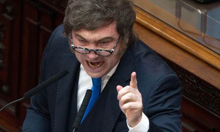 El presidente Javier Milei admitió que el 3,4% de inflación de marzo “es malo”, pero remarcó que espera que “a futuro retorne a su sendero decreciente”. El presidente Javier Milei admitió que el 3,4% de inflación de marzo “es malo”, pero remarcó que espera que “a futuro retorne a su sendero decreciente”.