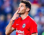 Alario, quien reemplazó al colombiano Rafael Borré (ST 29m), señaló el cuarto del último campeón de la Liga de Europa, a los 45 minutos del segundo tiempo en el MDCC-Arena de Magdeburgo. Alario, quien reemplazó al colombiano Rafael Borré (ST 29m), señaló el cuarto del último campeón de la Liga de Europa, a los 45 minutos del segundo tiempo en el MDCC-Arena de Magdeburgo.