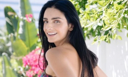 Durante su fin de semana en Valle de Bravo, México, Aislinn Derbez compartió una foto con un misterioso hombre que acrecentó los rumores de un nuevo romance. Durante su fin de semana en Valle de Bravo, México, Aislinn Derbez compartió una foto con un misterioso hombre que acrecentó los rumores de un nuevo romance.