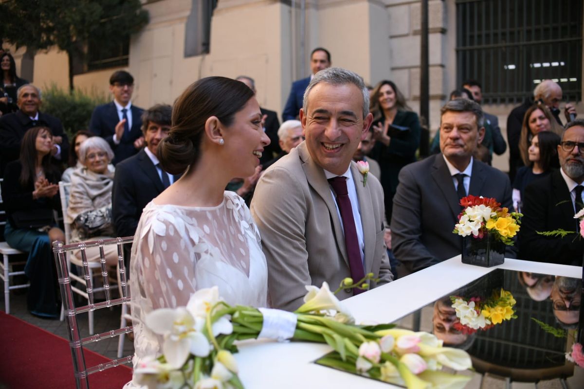 El intendente de Rosario, Pablo Javkin, y la oncóloga Luisina Fruci celebraron su unión en una jornada especial. El intendente de Rosario, Pablo Javkin, y la oncóloga Luisina Fruci celebraron su unión en una jornada especial.