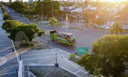 El bus turístico recorre la ciudad de Santa Fe, que durante estas vacaciones de invierno tuvo altos niveles de reservas. El bus turístico recorre la ciudad de Santa Fe, que durante estas vacaciones de invierno tuvo altos niveles de reservas.