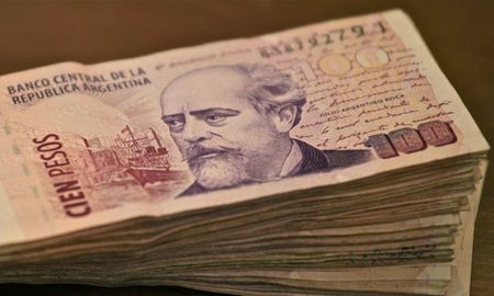 Estos billetes de 100 pesos llegarían a ser comprados por $3.500.000. Estos billetes de 100 pesos llegarían a ser comprados por $3.500.000.