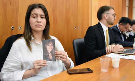 Comenzó el juicio por la muerte de una docente en una comisaría de Rosario. Comenzó el juicio por la muerte de una docente en una comisaría de Rosario.