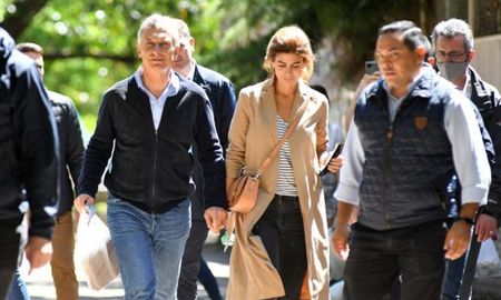 Mauricio Macri emitió su voto en la mesa 658 de la Escuela número 16 Wenceslao Posse, en el barrio porteño de Palermo. Mauricio Macri emitió su voto en la mesa 658 de la Escuela número 16 Wenceslao Posse, en el barrio porteño de Palermo.