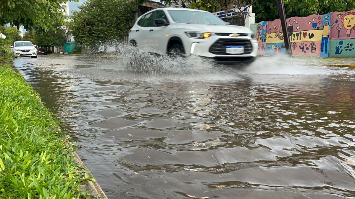 Cerca de las 18 la lluvia se intensificó en Santa Fe.