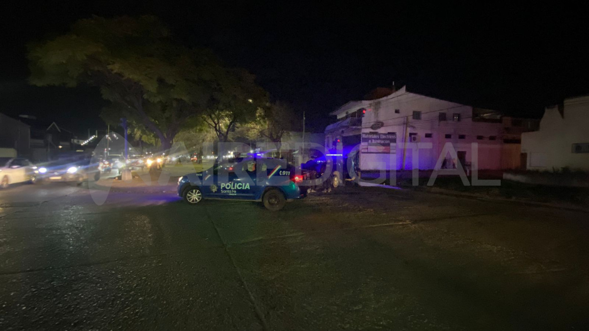 Un impactante siniestro vial se registró este sábado en Aristóbulo del Valle y Bulevar French. Un impactante siniestro vial se registró este sábado en Aristóbulo del Valle y Bulevar French.