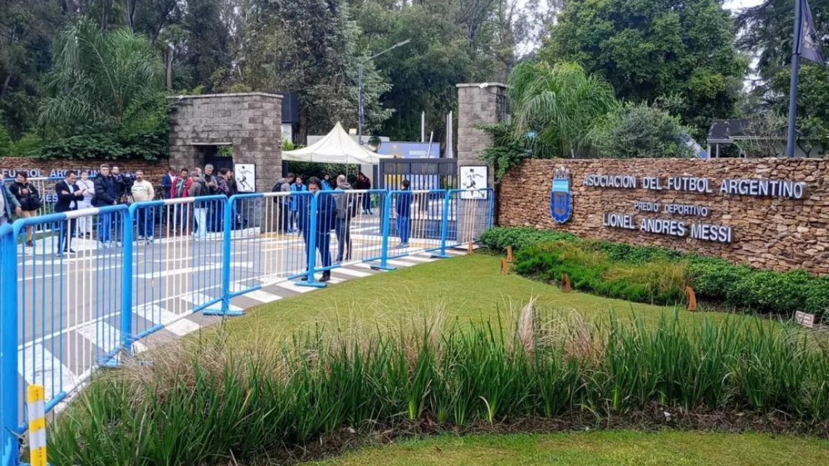 El velorio de Menotti fue en el microestadio de futsal, en el predio de Ezeiza, Lionel Andrés Messi. El velorio de Menotti fue en el microestadio de futsal, en el predio de Ezeiza, Lionel Andrés Messi.