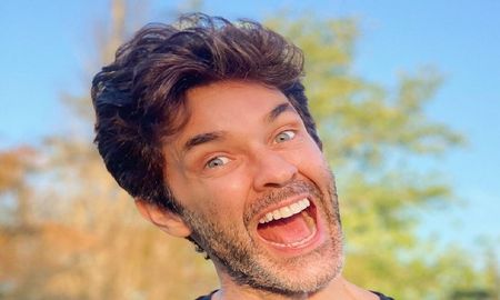 Mariano Martínez aclaró, con insultos, si se delinea los ojos Mariano Martínez aclaró, con insultos, si se delinea los ojos
