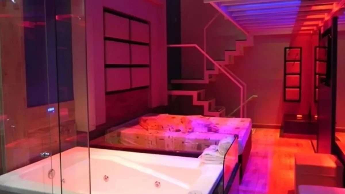 Una mujer fue a un motel de Salta y se encontró con pelos flotando en un jacuzzi. Una mujer fue a un motel de Salta y se encontró con pelos flotando en un jacuzzi.