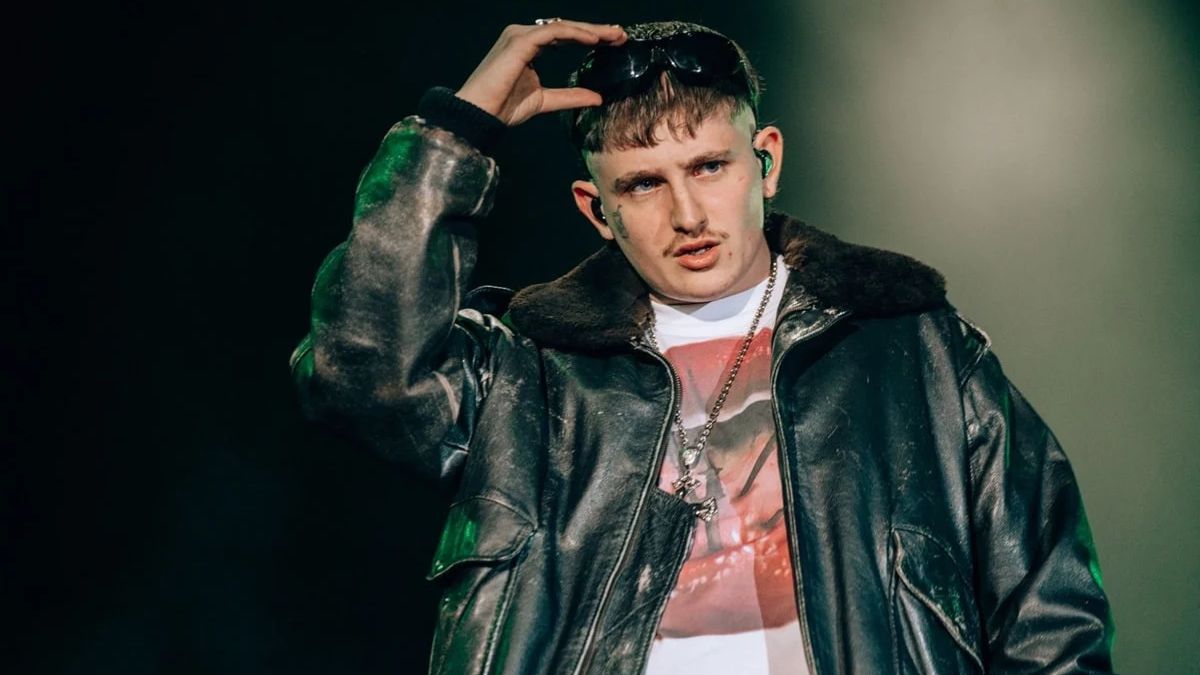 Dillom hizo vibrar Vélez y recibió un mensaje de Pity Álvarez.