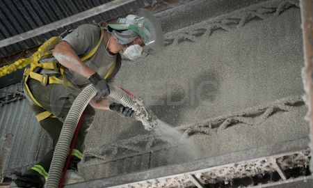 La celulosa proyectada brinda a los constructores una solución de fácilcolocación, no tóxica y renovable. La celulosa proyectada brinda a los constructores una solución de fácilcolocación, no tóxica y renovable.