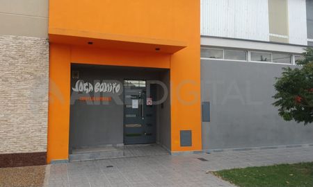 Al menos dos delincuentes ingresaron al Fútbo 5 Joga Bonito en barrio Sargento Cabral y lo desvalijaron por completo. Al menos dos delincuentes ingresaron al Fútbo 5 Joga Bonito en barrio Sargento Cabral y lo desvalijaron por completo.