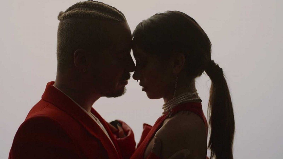 J Balvin y María Becerra se unirán para lanzar ¿Qué más pues? y contaron los detalles en sus cuentas de Instagram.