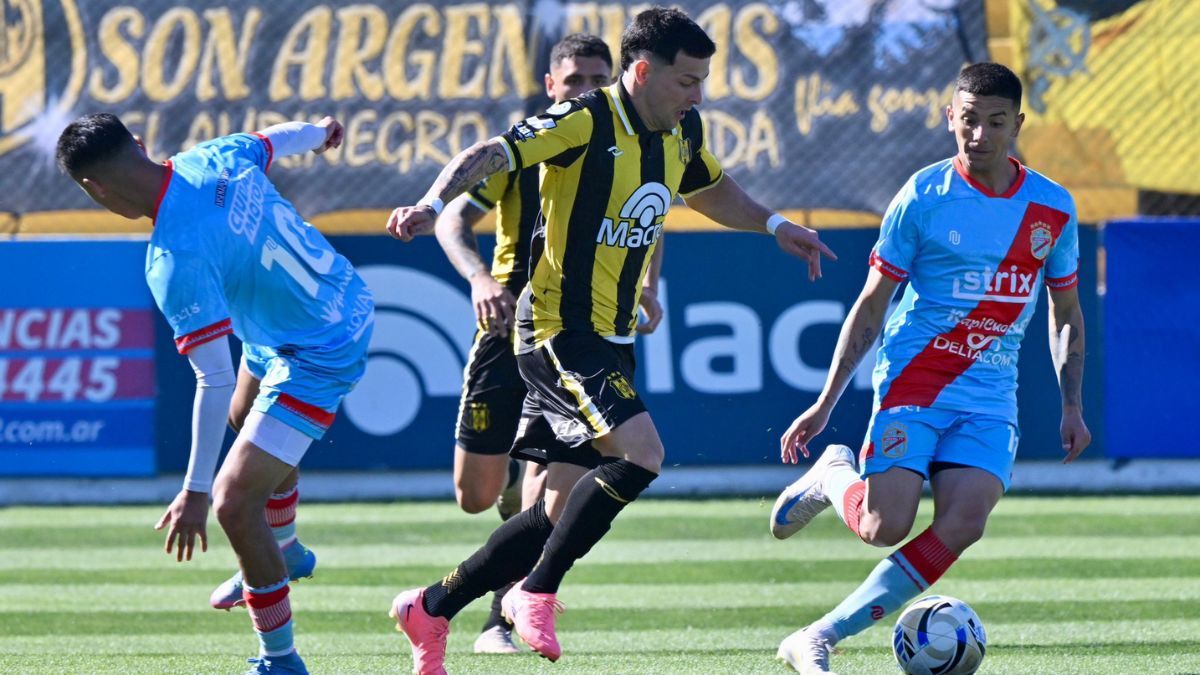 Arsenal descendió a la B Metropolitana y Deportivo Madryn va por el ascenso a la Liga Profesional.