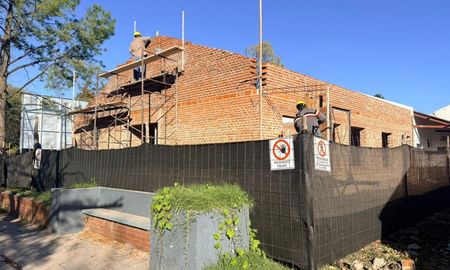 Con una importante inversión en infraestructura sanitaria, el Gobierno de Santa Fe inició las primeras tareas de la obra de ampliación y refacción del Samco “Dr. Carlos Boratti” de Gobernador Crespo, en el departamento San Justo. Con una importante inversión en infraestructura sanitaria, el Gobierno de Santa Fe inició las primeras tareas de la obra de ampliación y refacción del Samco “Dr. Carlos Boratti” de Gobernador Crespo, en el departamento San Justo.