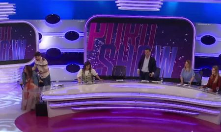 Fenómenos extraños interrumpieron el programa en vivo. Fenómenos extraños interrumpieron el programa en vivo.