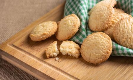 Todos los detalles para hacer unas galletitas de la mano de Claudia Villafañe. Todos los detalles para hacer unas galletitas de la mano de Claudia Villafañe.