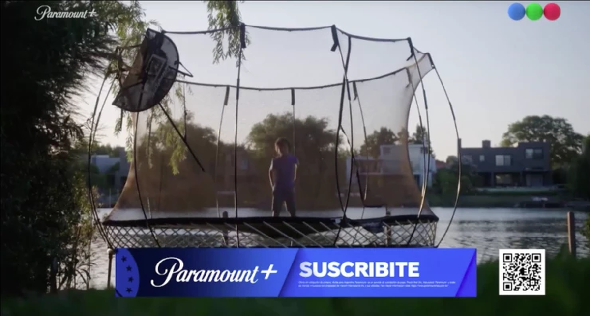 Para los más chicos, la atracción principal del exterior es la cama elástica.