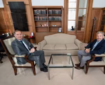 El ministro del Interior, Diego Santilli, encabezó este viernes una reunión clave en Casa Rosada junto al gobernador de Entre Ríos, Rogelio Frigerio. El ministro del Interior, Diego Santilli, encabezó este viernes una reunión clave en Casa Rosada junto al gobernador de Entre Ríos, Rogelio Frigerio.