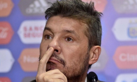 Luego de la derrota ante Racing, San Lorenzo se quedó sin entrenador y este lunes renunció Hugo Tocalli a la secretaría técnica. Luego de la derrota ante Racing, San Lorenzo se quedó sin entrenador y este lunes renunció Hugo Tocalli a la secretaría técnica.