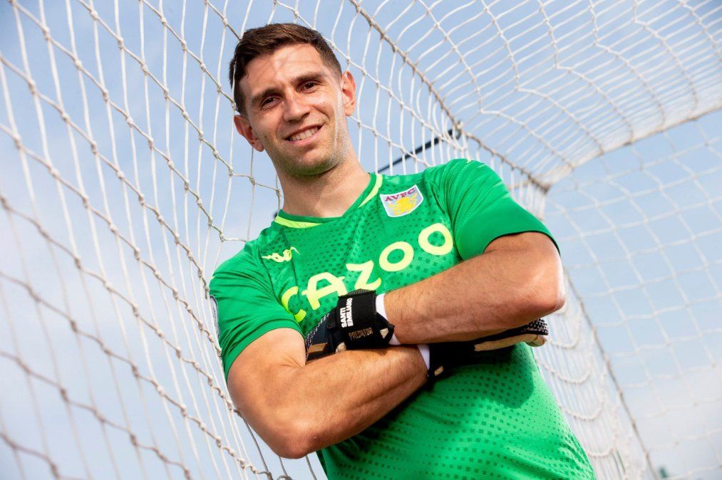 Emiliano Martínez es considerado el mejor arquero de la temporada de la Premier League y el Manchester United quiere hacerse con sus servicios.