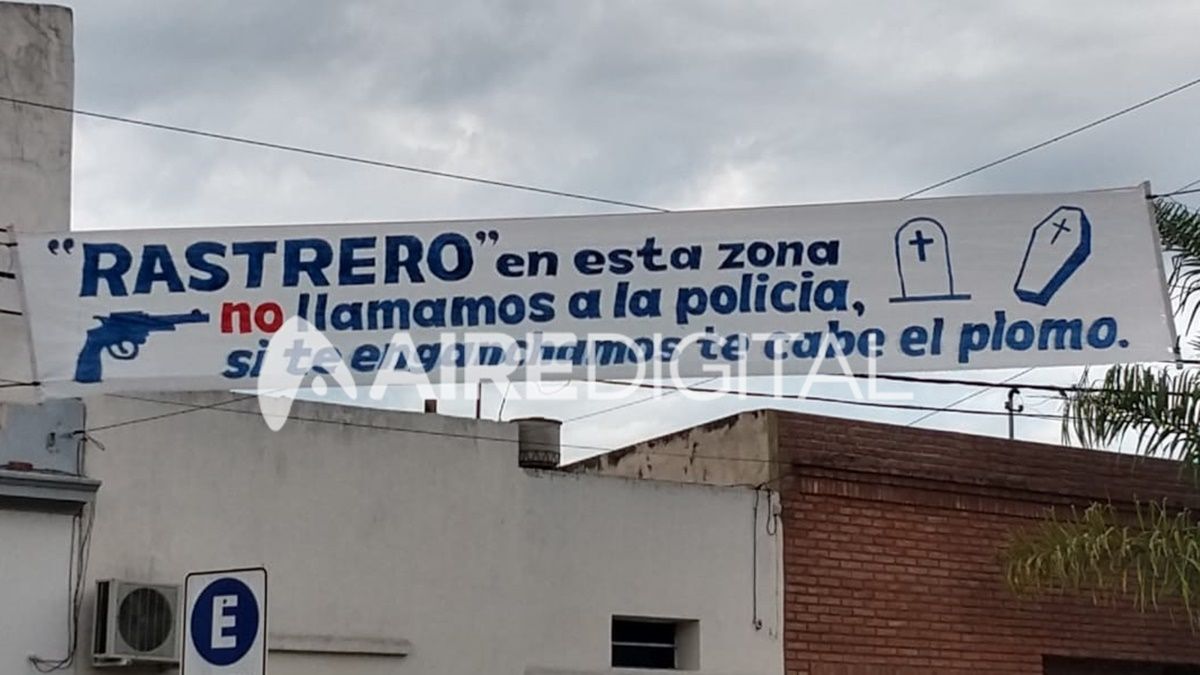 Te cabe el plomo: la amenaza de vecinos a ladrones en un pasacalle de barrio Escalante