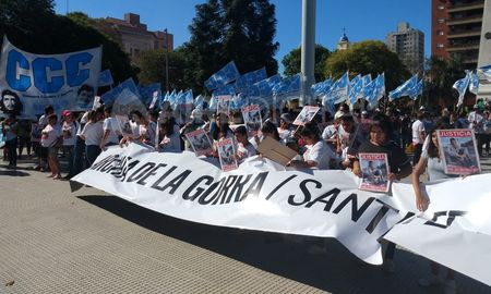 la marcha de la gorra: santa fe se movilizo contra la violencia policial la marcha de la gorra: santa fe se movilizo contra la violencia policial