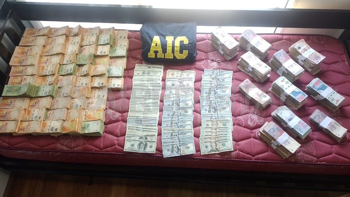 A Rozeck le secuestraron 6 millones de pesos de su casa de la ciudad de Santa Fe. A Rozeck le secuestraron 6 millones de pesos de su casa de la ciudad de Santa Fe.