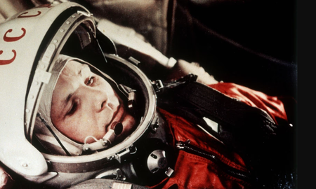 Efemérides del 12 de abril: en 1961, Yuri Gagarin se convierte en el primer hombre en el espacio. Efemérides del 12 de abril: en 1961, Yuri Gagarin se convierte en el primer hombre en el espacio.