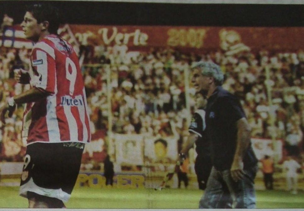 El Turco Alí dando indicaciones en aquella jornada. Unión venció por 1 a 0 con gol de Renzo Gonzalo Vera. Foto: Archivos Ultra Union.