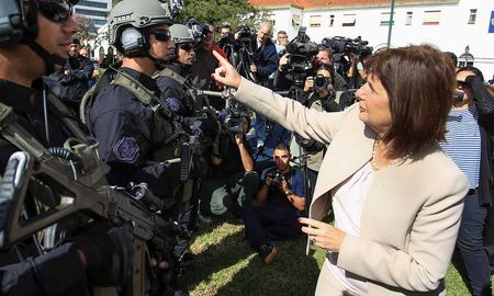 El juez titular del Juzgado en lo Contencioso Administrativo N° 11, Martín Cormick, declaró este lunes la nulidad del llamado protocolo antipiquetes que puso en práctica la ex ministra de Seguridad Patricia Bullrich. El juez titular del Juzgado en lo Contencioso Administrativo N° 11, Martín Cormick, declaró este lunes la nulidad del llamado protocolo antipiquetes que puso en práctica la ex ministra de Seguridad Patricia Bullrich.