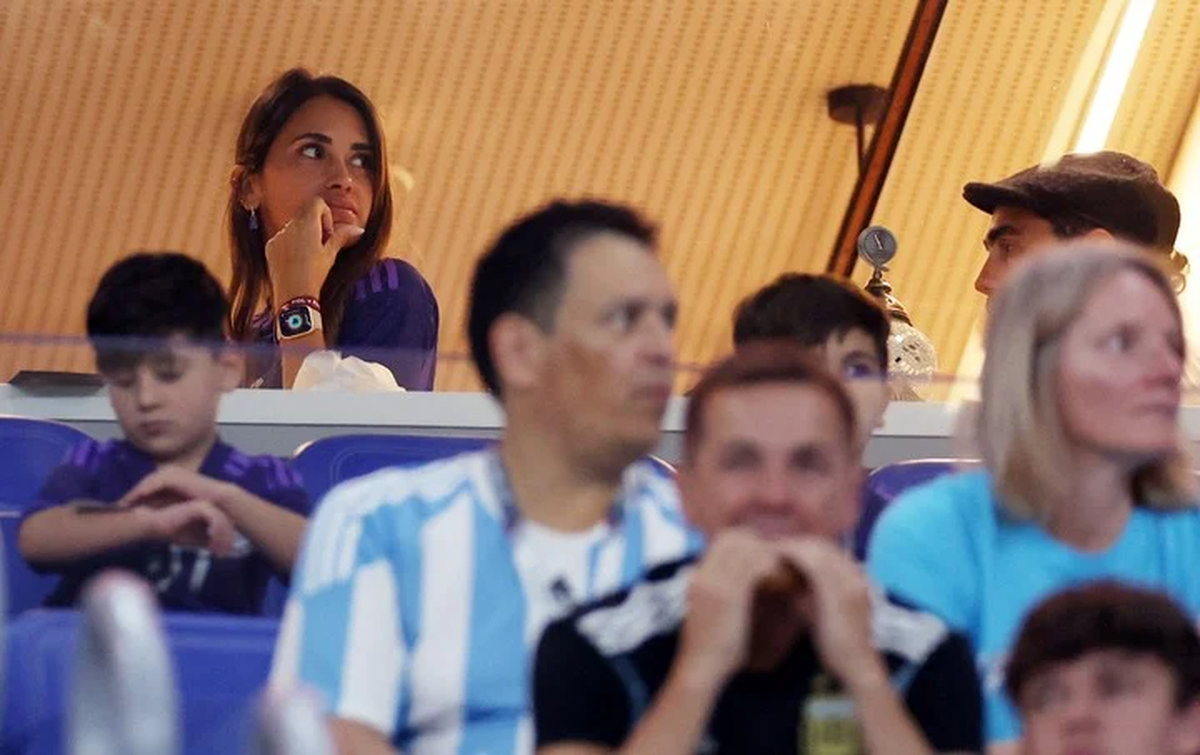 Ciro Messi se sentó tras el reto de Antonela Roccuzzo. Foto: REUTERS/Pedro Nunes 