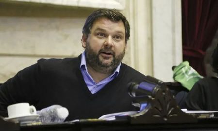 Igon dijo haber recibido la vacuna en base a su condición de paciente de riesgo, por padecer afecciones de salud importantes, con temas coronarios y de diabetes muy importante. Igon dijo haber recibido la vacuna en base a su condición de paciente de riesgo, por padecer afecciones de salud importantes, con temas coronarios y de diabetes muy importante.