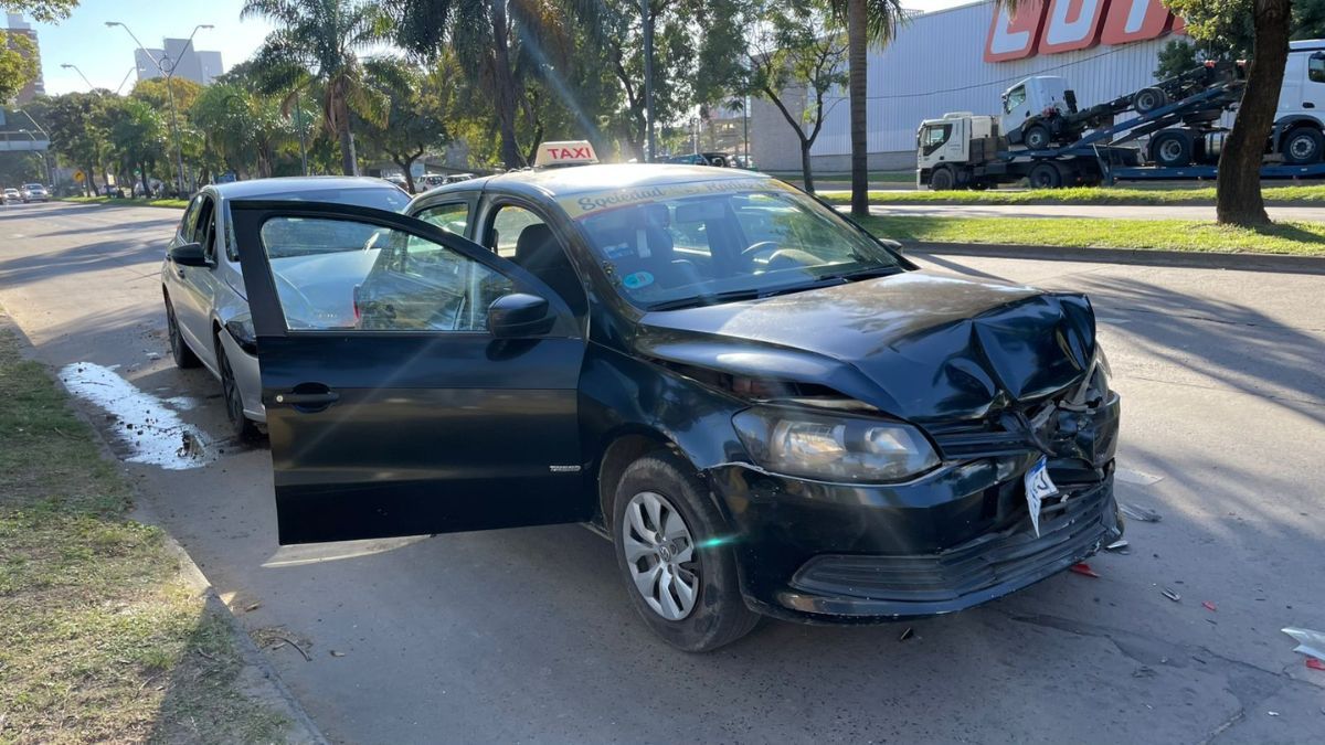 El taxi se llevó la peor parte del accidente