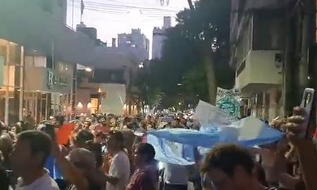 La implementación del pase sanitario en la provincia de Santa Fe es rechazada por un gripo minoritario de personas quienes tienen decidido no vacunarse contra el covid-19. La implementación del pase sanitario en la provincia de Santa Fe es rechazada por un gripo minoritario de personas quienes tienen decidido no vacunarse contra el covid-19.