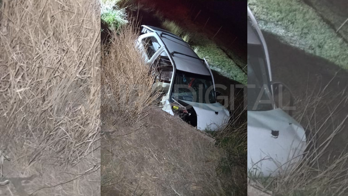 Así quedó el automóvil en el que viajaba la familia.