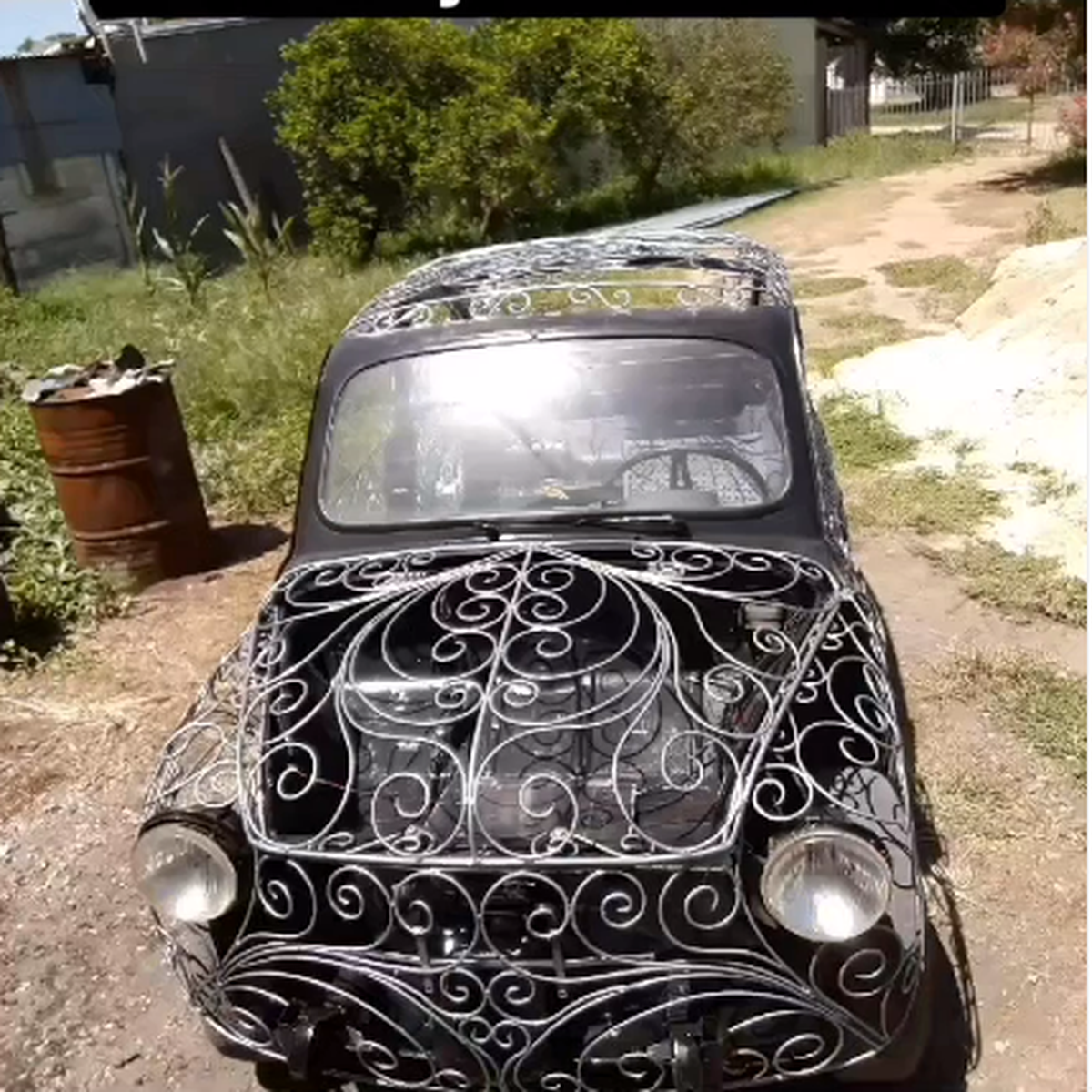 Lisardia vio la idea en Internet y la plasmó sobre un FIAT 600 de 1973. Crédito: https://www.instagram.com/jonh.metal/