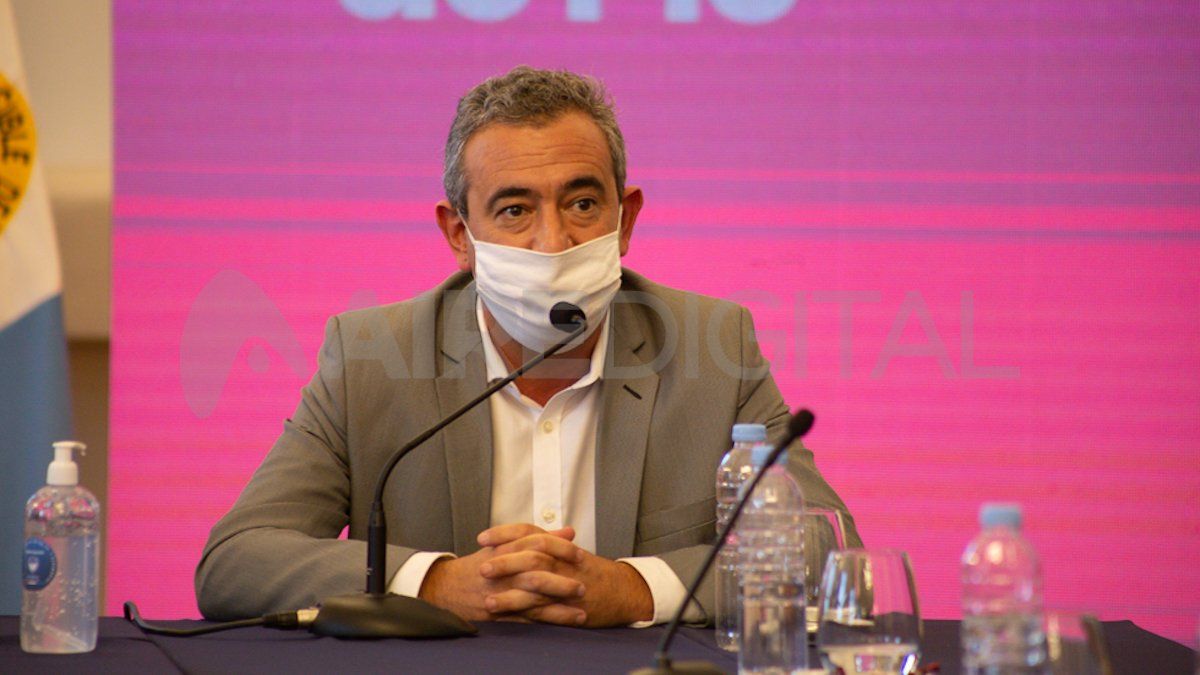 La primera valla a saltar para Javkin es la elección de concejales de este año