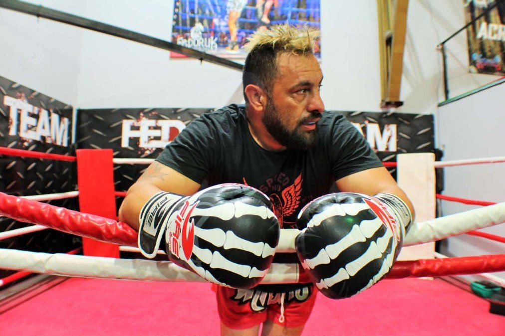 El boxeador Alejandro Búfalo Ortíz contó su historia de vida que será llevada a la ficción y lo interpretará Maravilla Martínez.