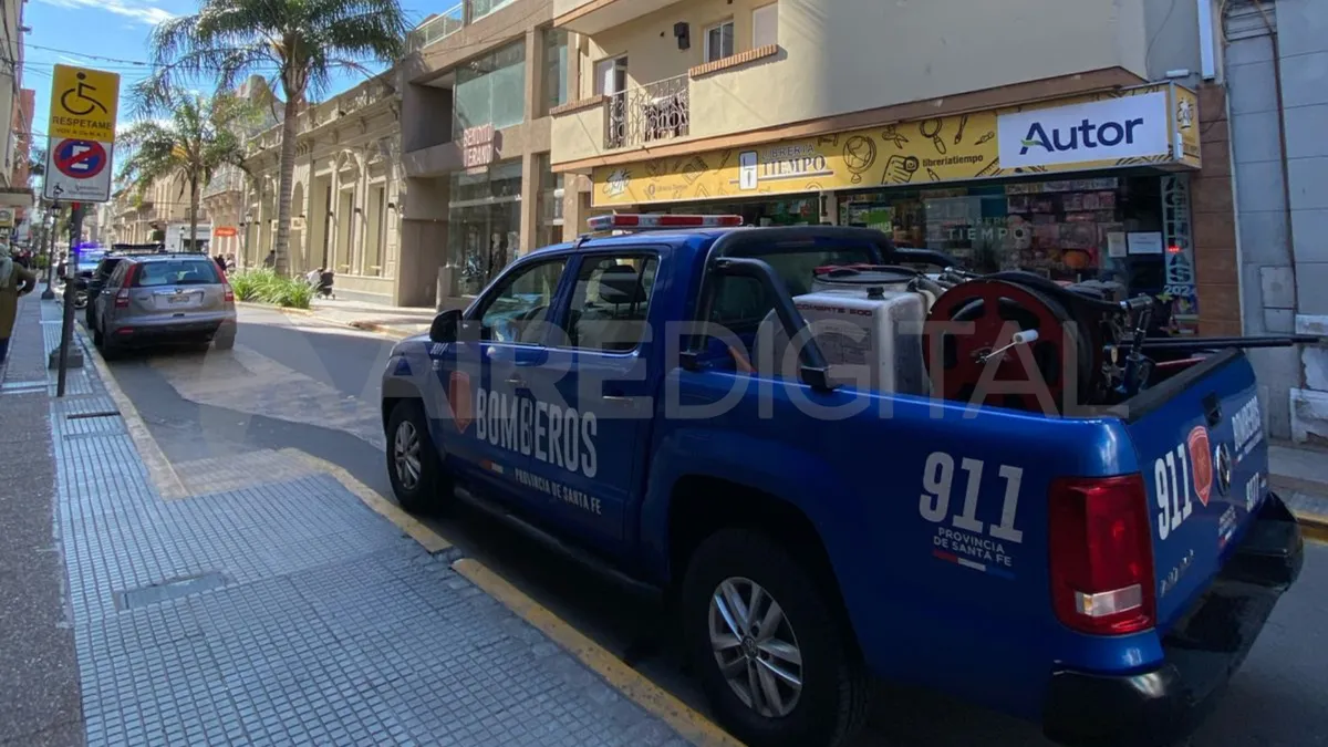 La Policía de Santa Fe actuó en el lugar junto a una dotación de la Agrupación de Bomberos Zapadores y personal del servicio de emergencia 107.  